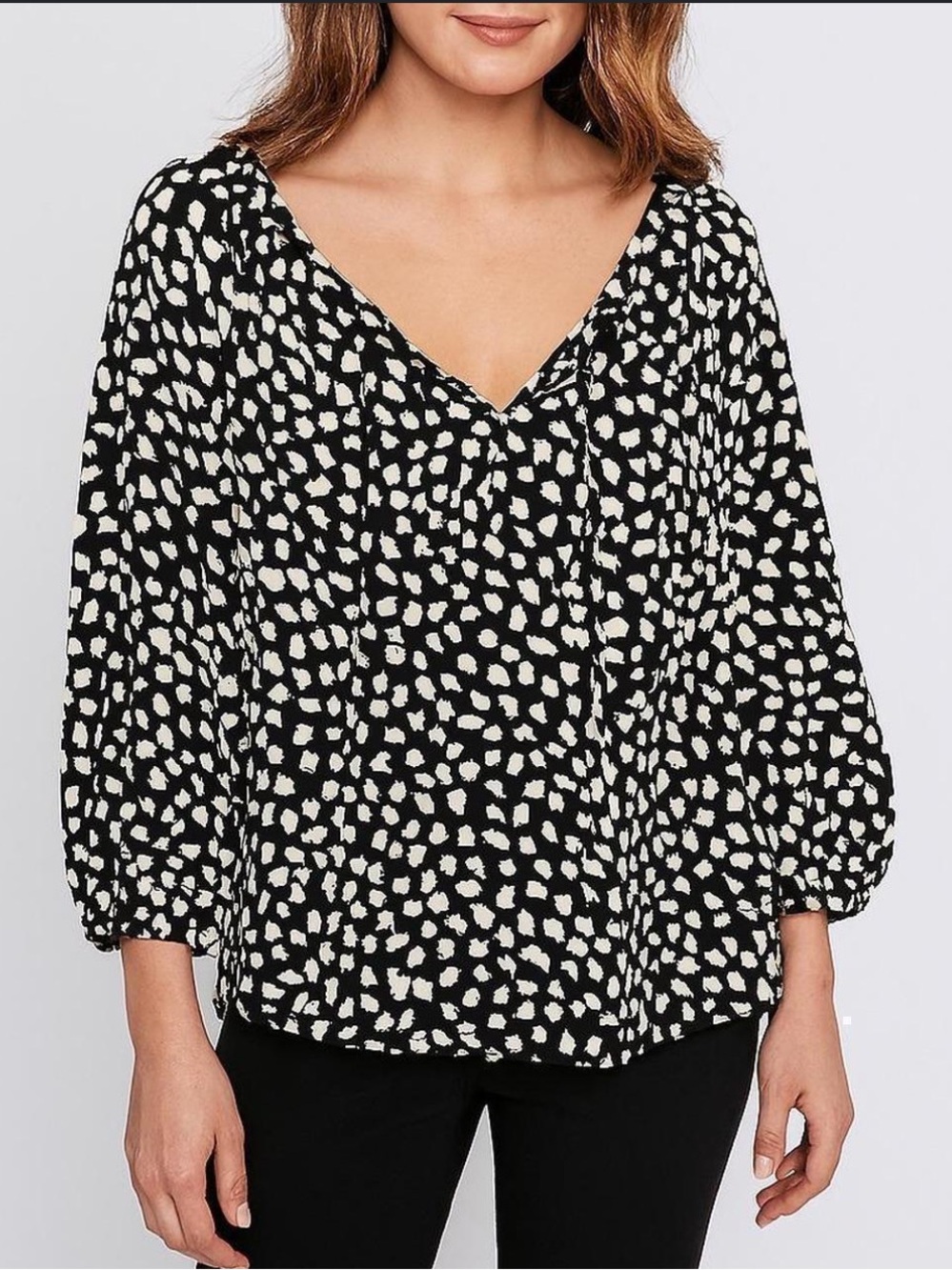 Diane Von Furstenberg Women’s 12 B&W Silk LS V-Neck Abstract Print Blouse EUC